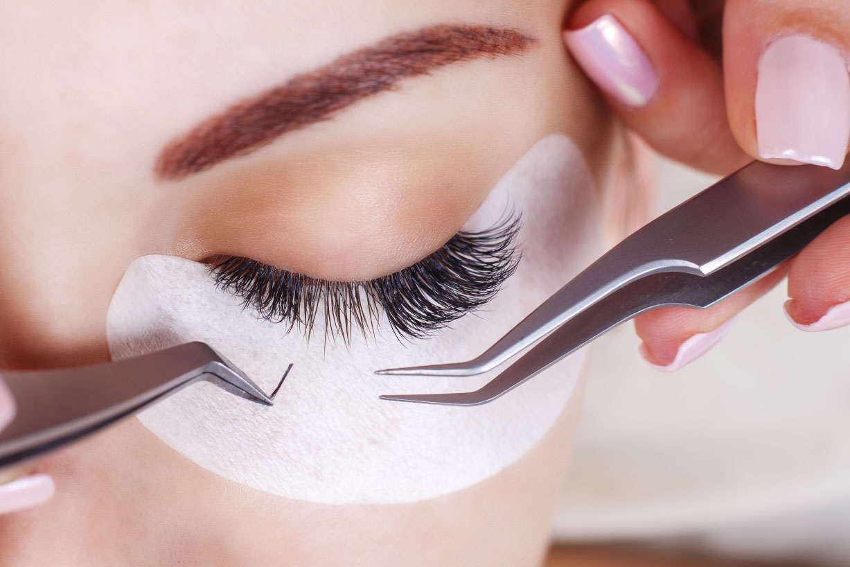 Your First Eyelash Extensions Experience Awaits: A Guide to Luscious Lashes